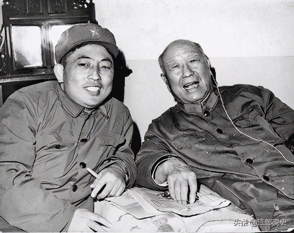 没参加过红军，董其武为什么还能授上将？毛主席：应该授上将