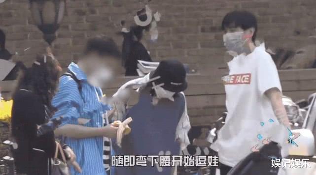 唐艺昕挺大肚出游, 张若昀全程守护, 抚摸妻子孕肚超有爱