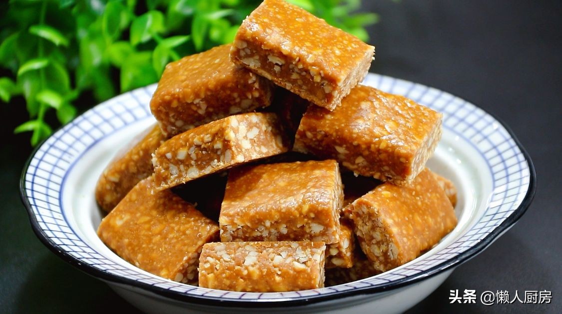 花生米不加一滴水，撒點白糖熬一下，比油炸得更好吃，香甜酥脆