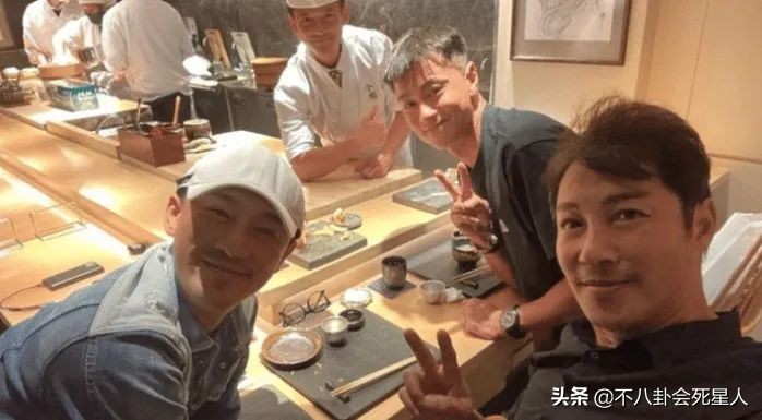 香港藝人聚會也有圈子之分，富豪明星一起玩，過氣藝人扎堆內(nèi)地