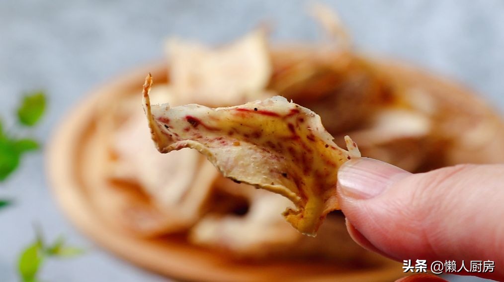 不用油炸，原來芋頭片的做法這麼簡單，一個芋頭能做好多