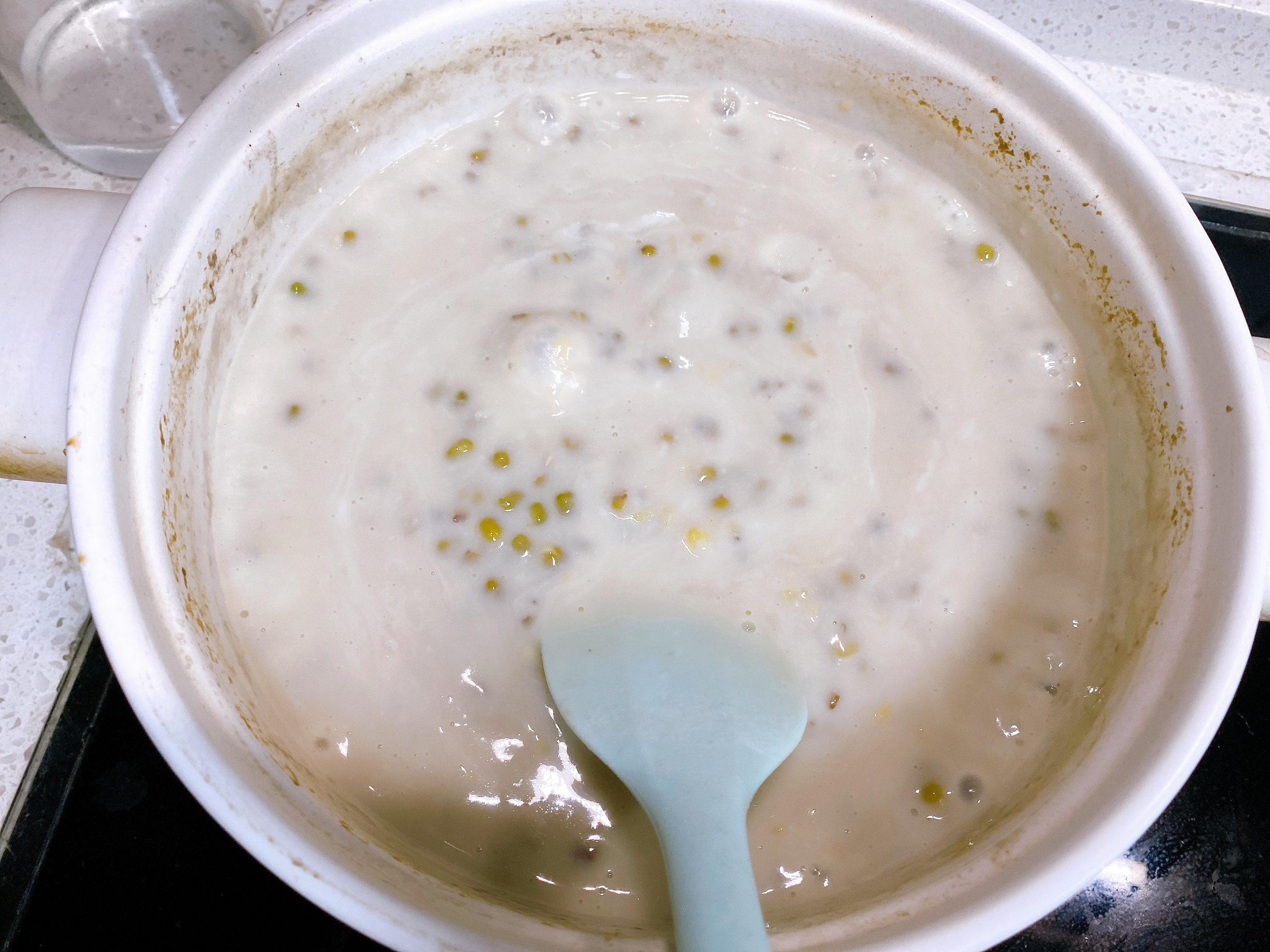 冰凉解暑的绿豆雪糕，自己在家做，香甜细腻无冰碴，小时候的味道