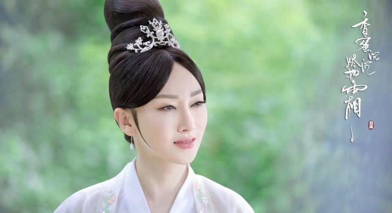 “反拿話(huà)筒”假唱事件后，跌落神壇的薩頂頂去哪了？