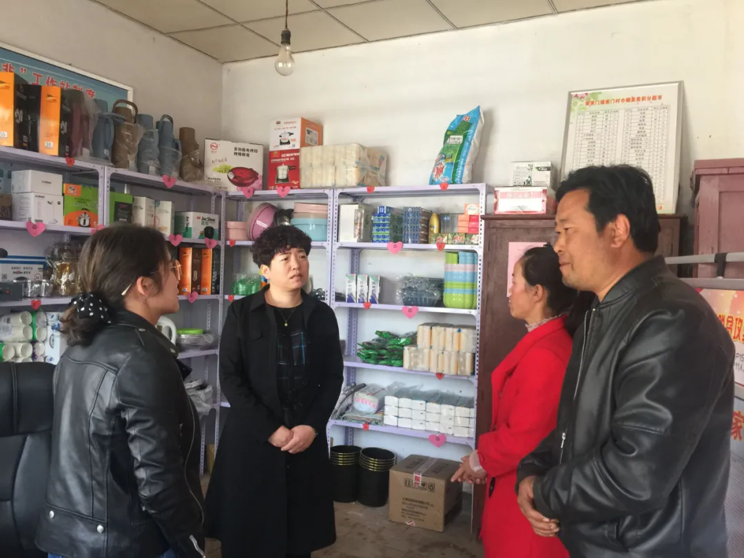 市妇联调研指导县区“巾帼家美积分超市”、“儿童快乐家园”、“巾帼扶贫车间”建设运行情况