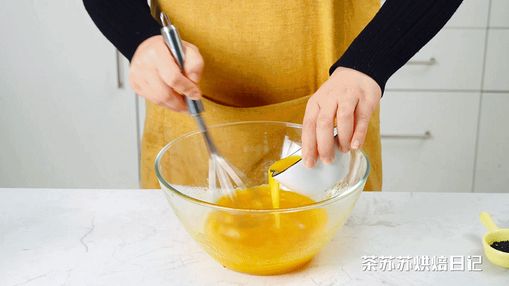 3個雞蛋加碗麵粉！ 攪和攪和，輕鬆一烙，酥脆的蛋捲就出來了