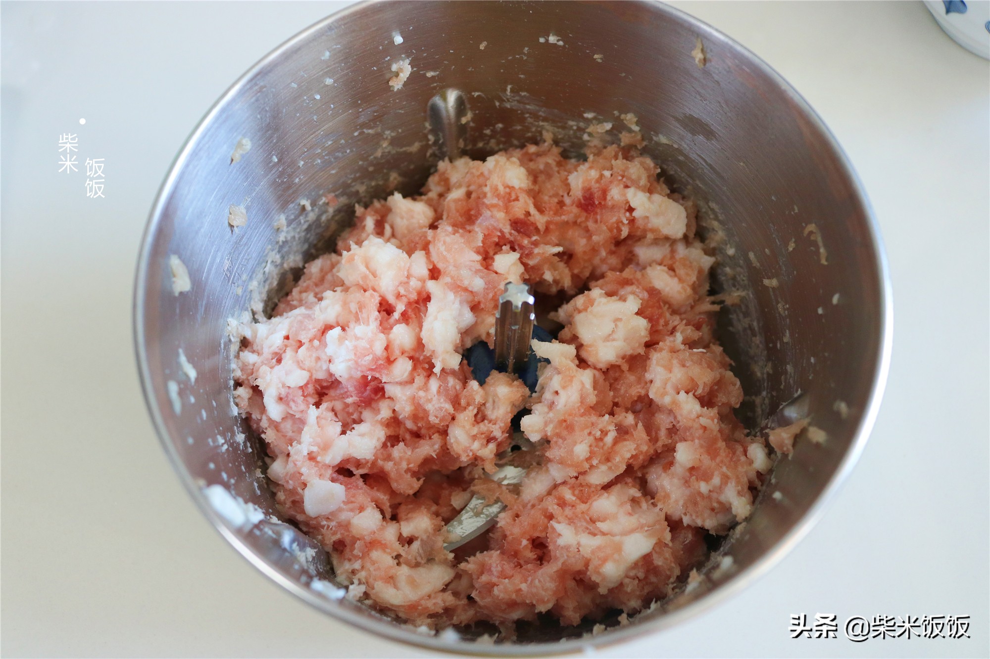 夏季蒸包子，這個餡的要試試，比韭菜更鮮美，個個飽滿不塌陷