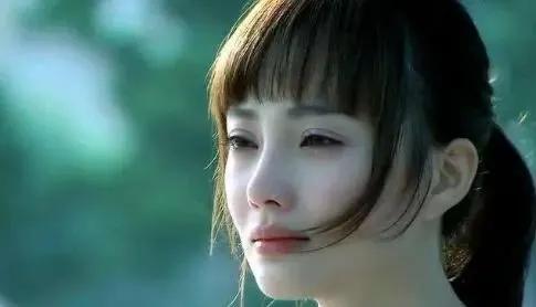 李小璐晒出旗袍母女照，庆祝甜馨8岁生日：长大后，我就成了你