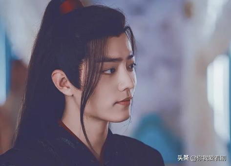 终于懂了肖战在娱乐圈里的笑，那是90后明星的爱