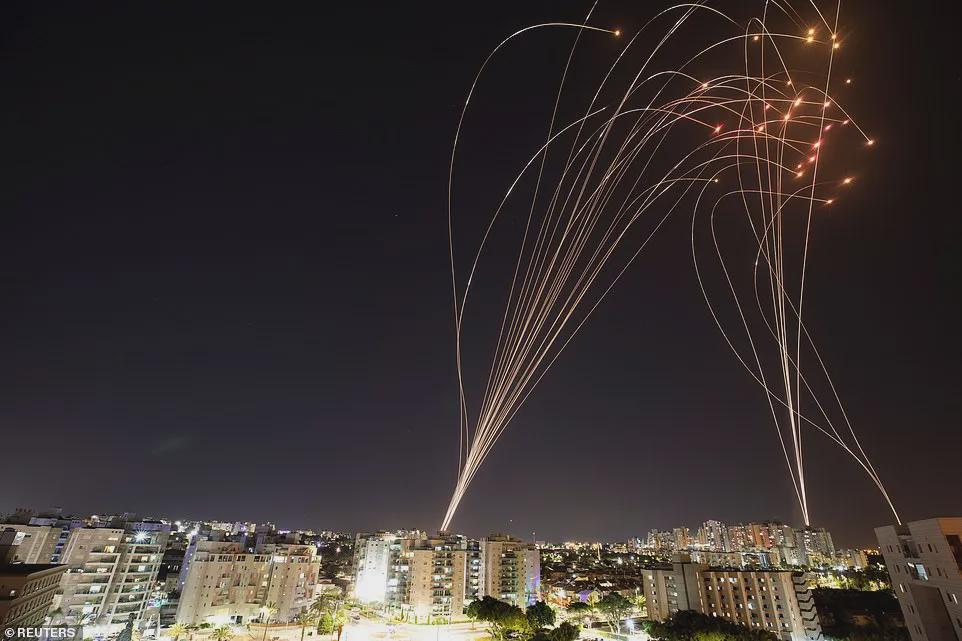 巴以爆发最大冲突：31人死亡！全城遭轰炸！百万人绝望地逃往防空