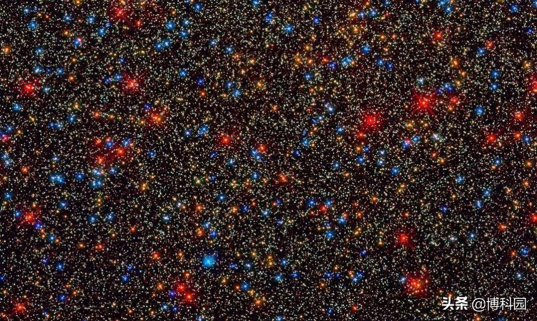半人马座欧米伽星团，看似一个小蓝点，实则有1000万颗恒星