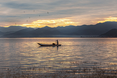 神奇的泸沽湖，独特的民族习俗，男不婚、女不嫁