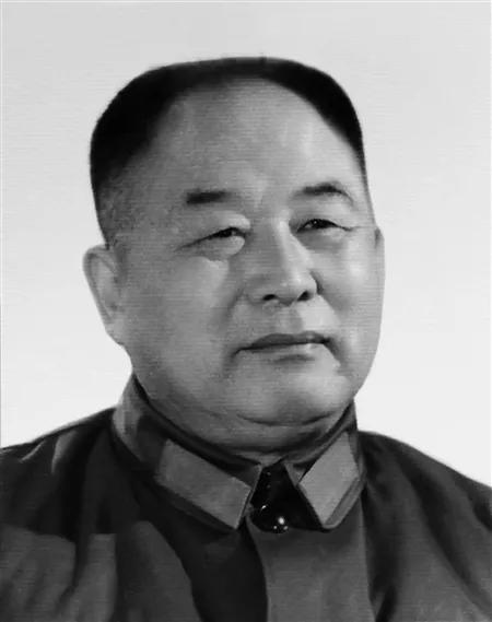 他14岁参加红军，29岁才当团长，57岁超越许世友