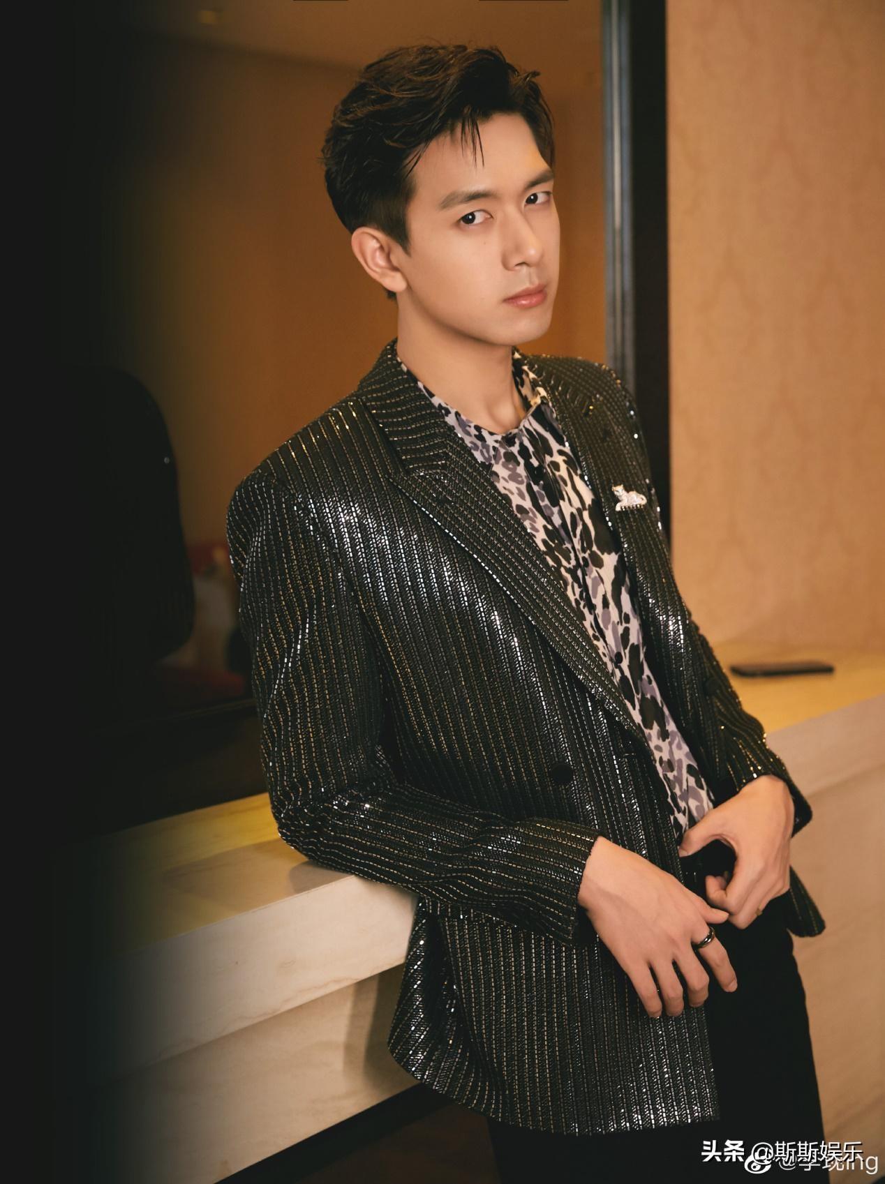 李现尝试寸头发型！没有刘海遮挡之后，颜值还