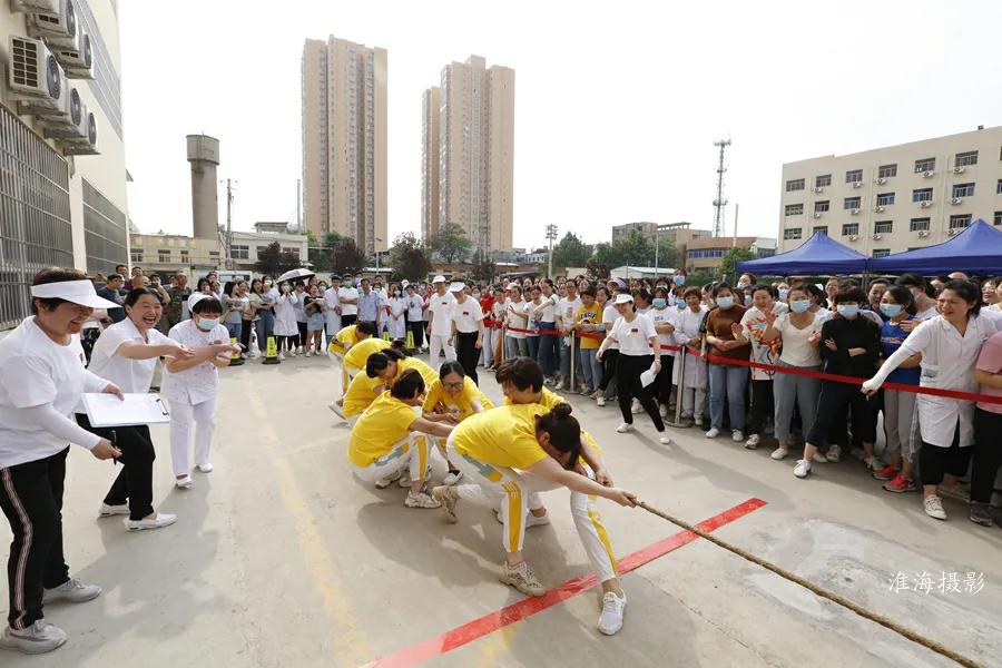 三原县医院庆祝“5.12”国际护士节拔河比赛