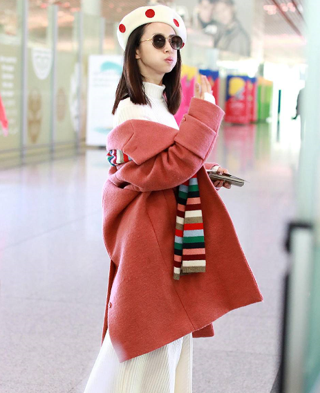 賈靜雯夫婦和林依晨過情人節，林依晨近照變化大，她老公罕見現身