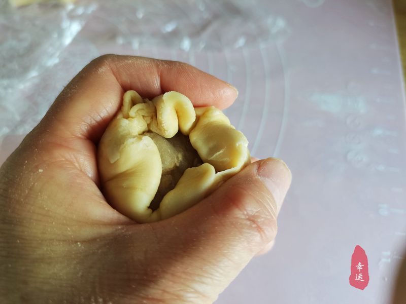 女神節的甜品製作完成，心情暢快如花，外酥內糯層次豐富