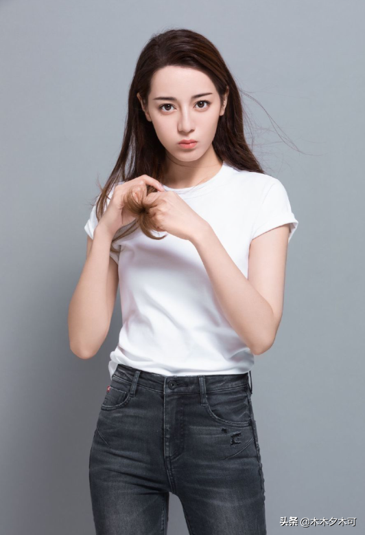 戏内亲密无间，戏外犹如陌生人，还以为迪丽热