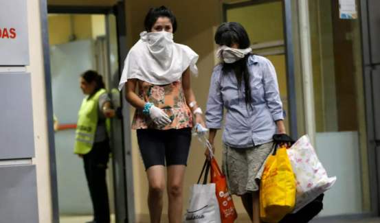 巴西疫情继续恶化，国内缺乏防控措施，总统却