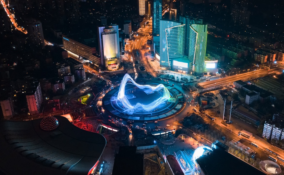 国内最大的单体钢结构公共艺术品——武汉光谷广场“星河”