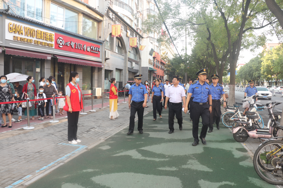 漯河城管“路长”观摩取经 局长现场“教学”整治提升