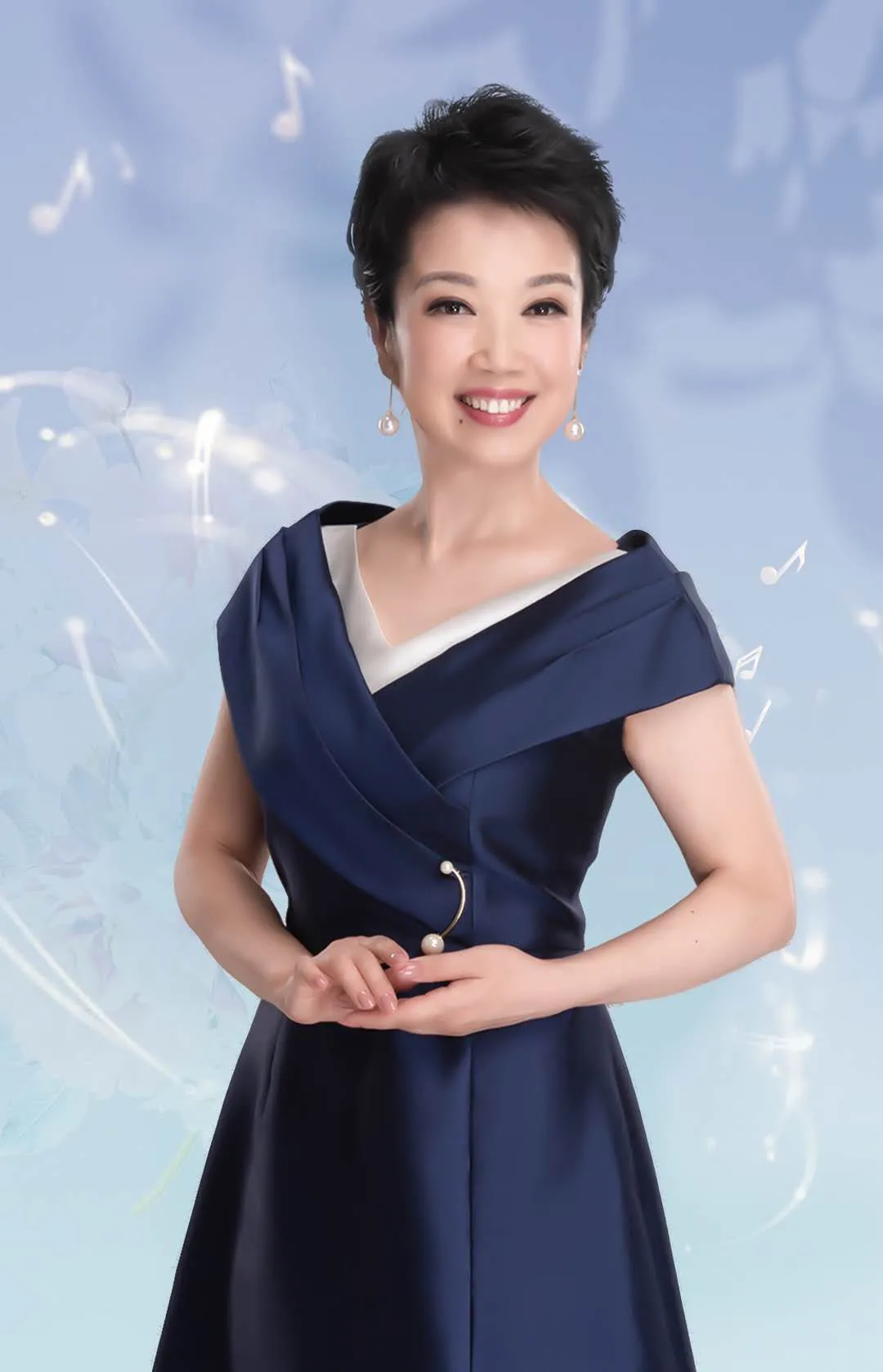 从央视主持人,到饰演周恩来夫人,她的命运因