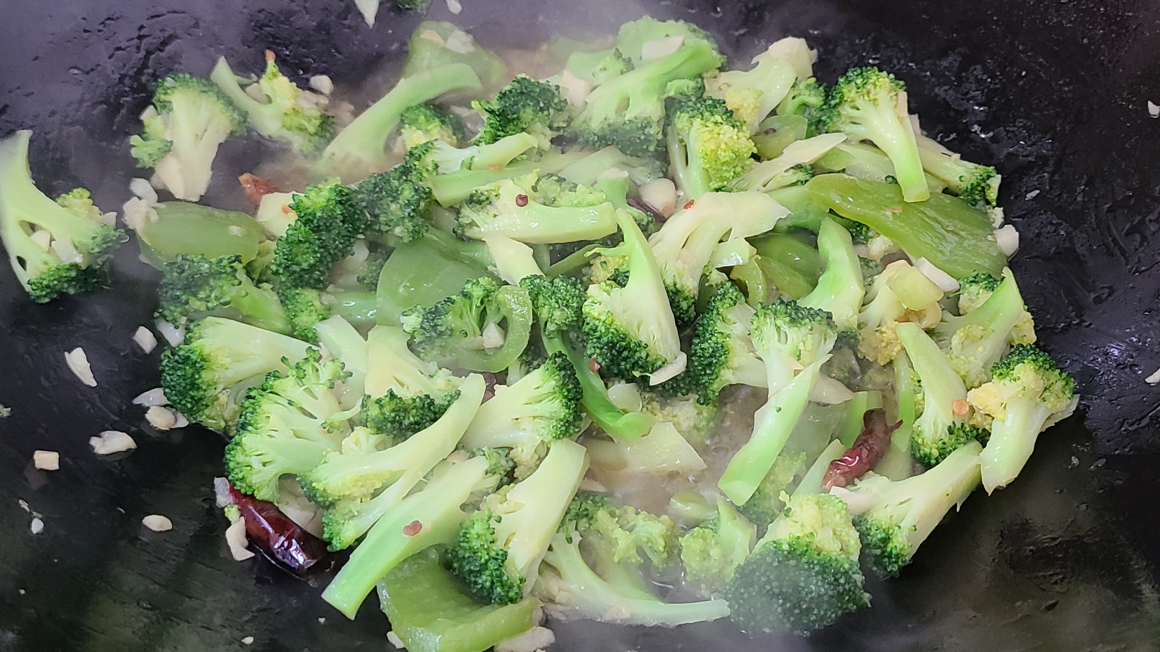 蒜蓉西蘭花，清淡好吃，做法很簡單，多吃蔬菜對身體好