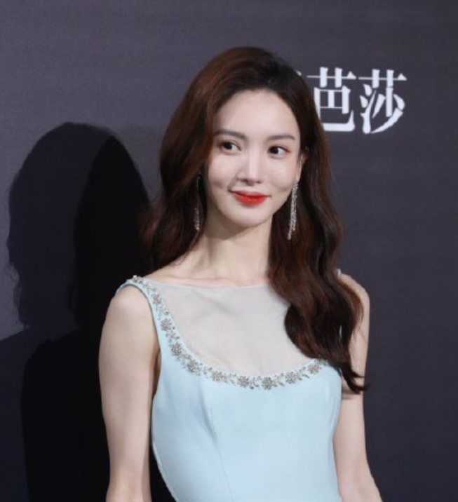 谢霆锋穿棉袄、杨颖杨紫冷得发抖、朱珠挺孕肚