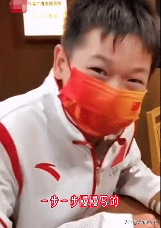 可爱！给粉丝签名只会一笔一划写，全红婵：红得太突然，还没练过