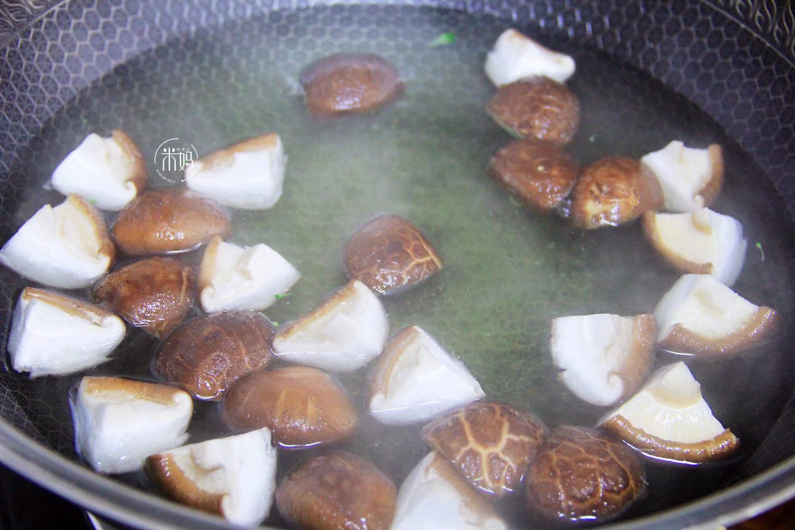 图片[8]-西兰花胡萝卜炒香菇做法步骤图 隔三岔五就要吃给肉都不换-起舞食谱网