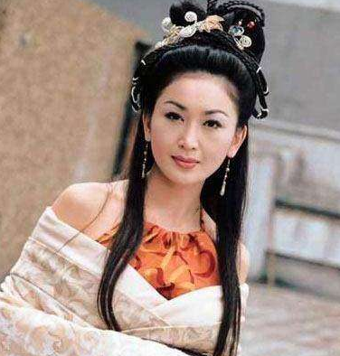 “不老女神”温碧霞新剧曝光，太妃一角引争议