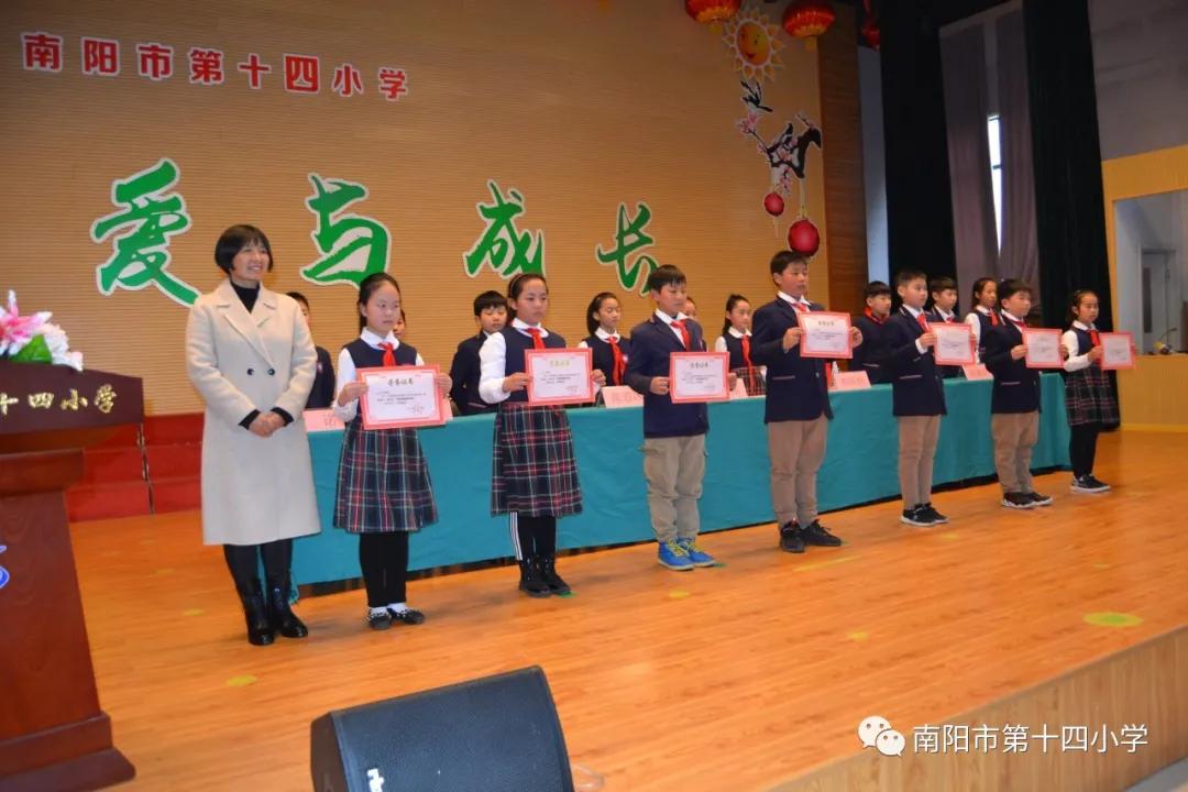 ���ҽ��� ��г��չ�������е�ʮ��Сѧ���꼶���������±��ô��