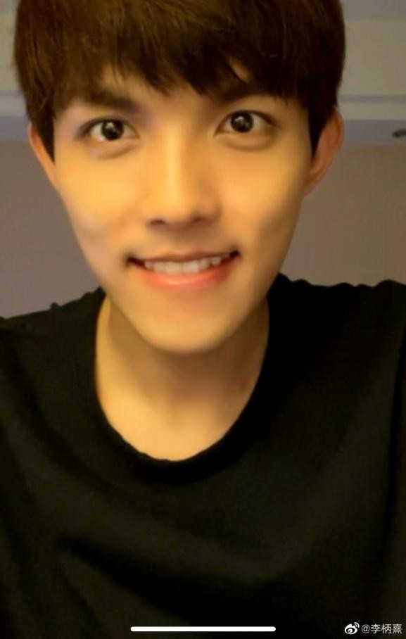 张雨绮小8岁男友想拍戏！惨遭女友拒绝直言帮不了，男方满脸委屈