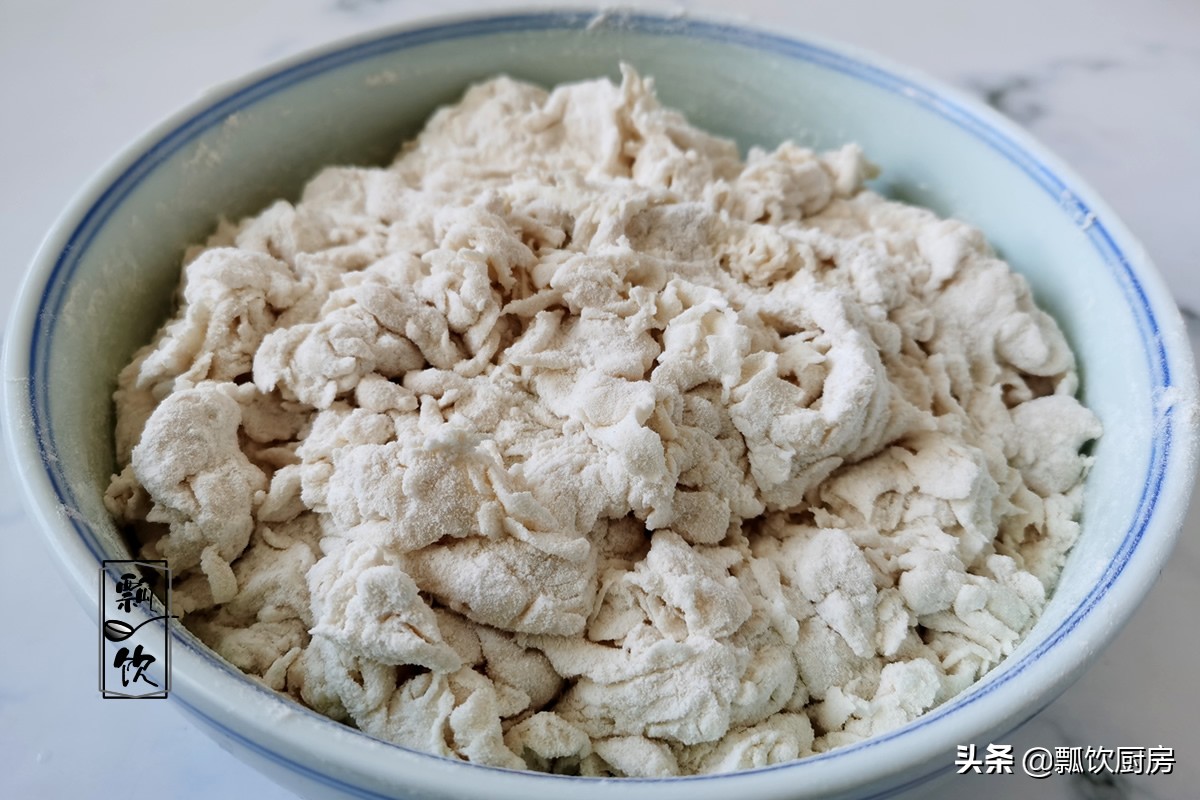 做油条新方法，外酥里软鼓大泡，告别干硬，软的弯腰，凉了都不硬