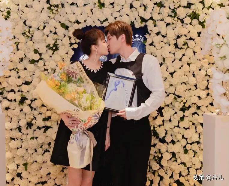 赵本山女儿也太幸福了吧！被成功求婚后晒旅行