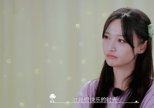 郑爽表示太早懂事不是幸福的事情，说出原因时，字幕没打出来
