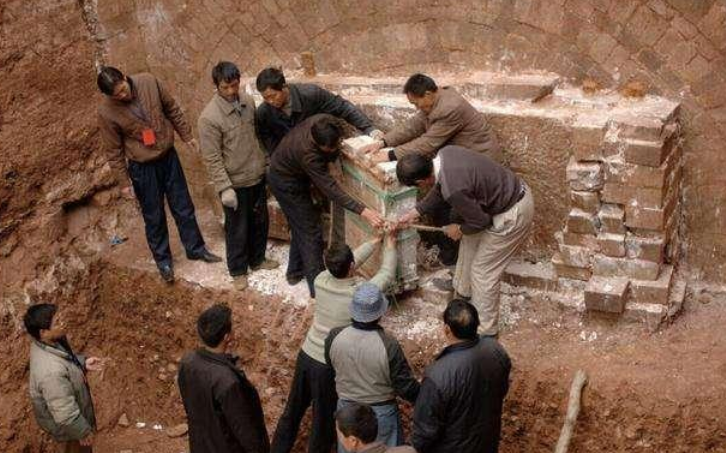 朱元璋儿子古墓，被盗墓者光临9次，遭7次爆破，