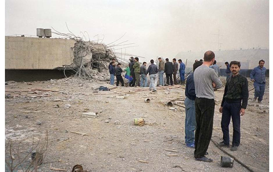 美军“扔错”炸弹，防空洞变焚烧炉，上千平民