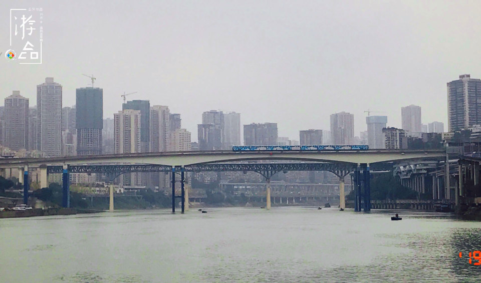 重庆李子坝的秘密据点：江岸虽有垃圾，但安静清幽，你来过吗？