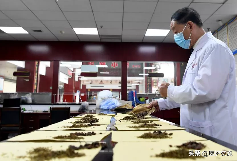 求是：治疗新冠肺炎，中医药发挥了这些作用