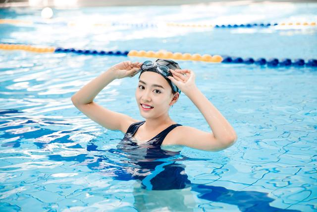 38岁陈意涵晒孕期游泳照官宣二胎怀女孕期游泳需要知道这