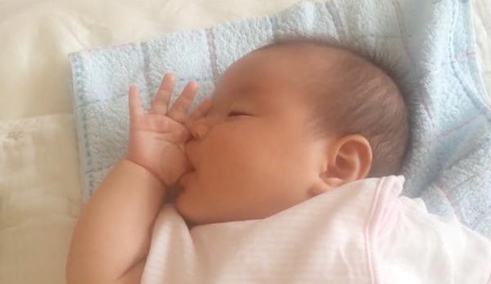 兒時啃腳丫和�不啃腳�的娃，長大後差距明顯，現啃還來得及嗎？