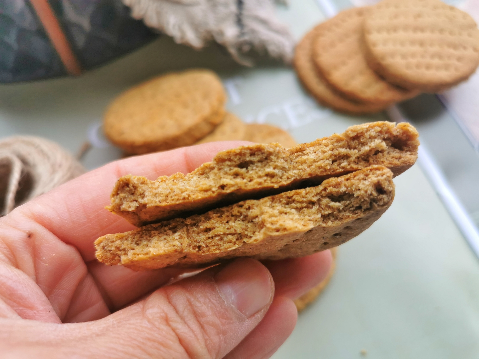 減脂期多吃黑全麥，做成零食營養抗餓還解饞，酥脆不干硬，特省事