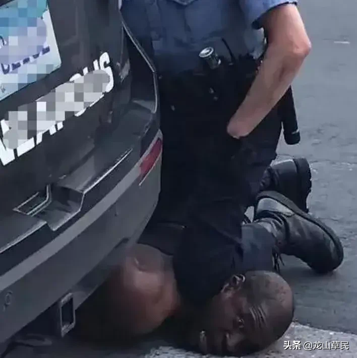 美国祸不单行，特朗普与二犯冲