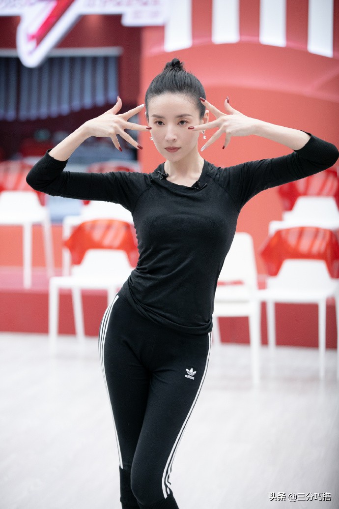 董洁冻龄有方，40岁挑战健美裤看不到半点赘肉，