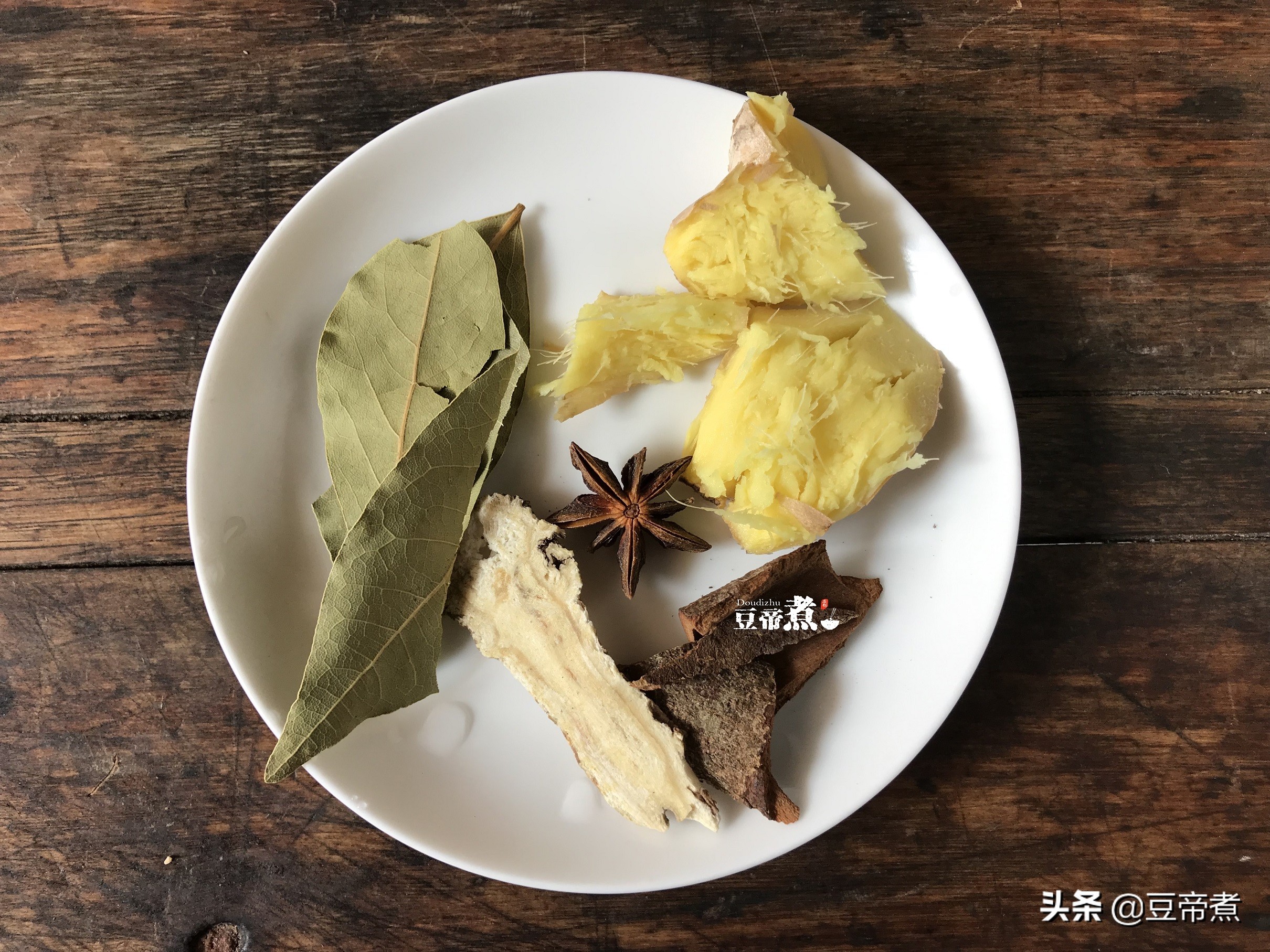 鸭子不要再炖汤了，用啤酒卤出好滋味，我家隔三差五就做吃，特赞