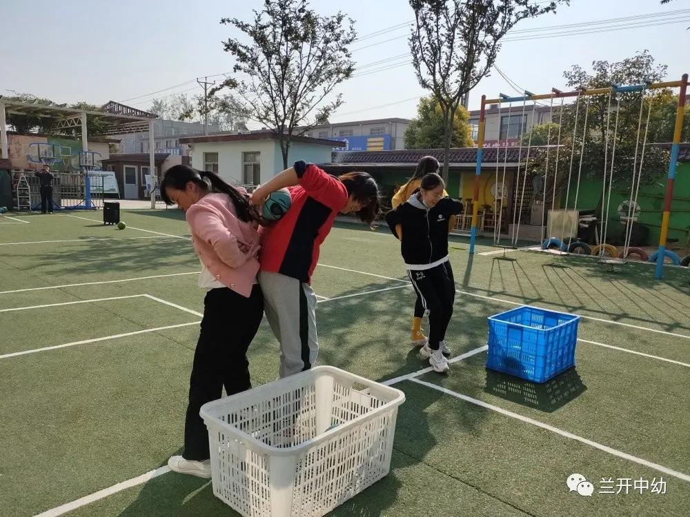 临沂市兰山经济开发区中心幼儿园召开教师趣味运动会