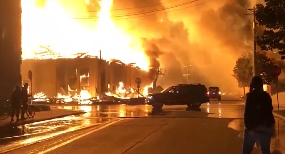 调转枪口！特朗普警告骚乱者：市长无能，将派