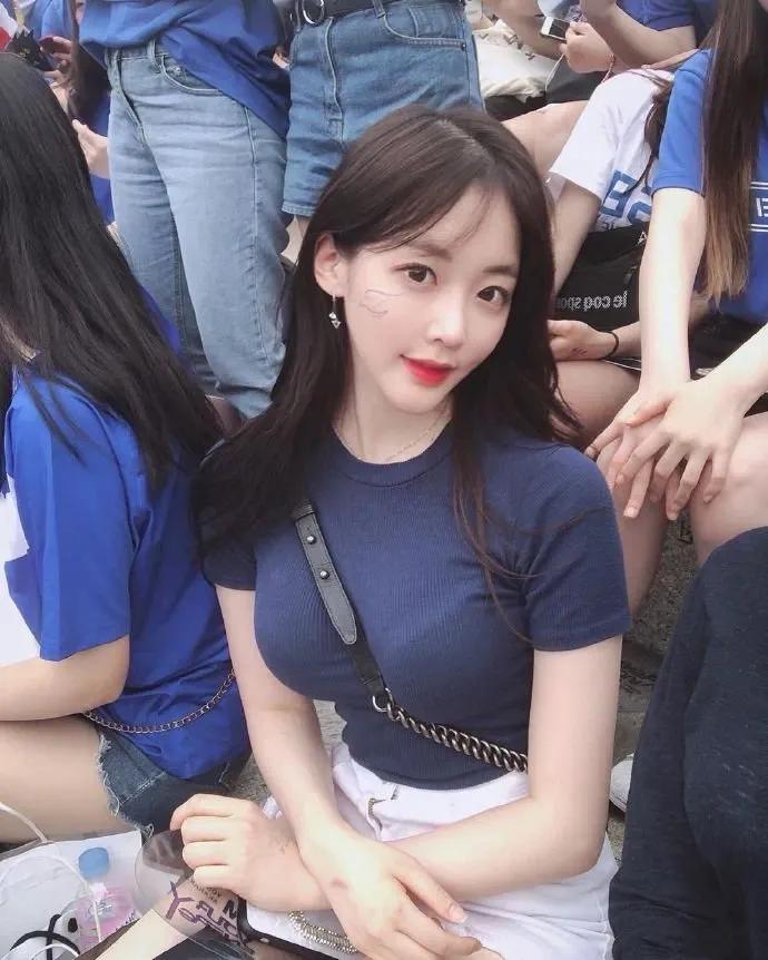 面容清秀的韩国美女图片欣赏图片