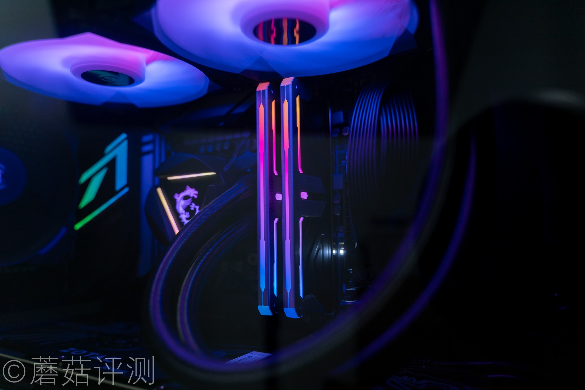 原来整机还可以这样装！微星MAG幻彩佩龙斧I9 10900K主机 拆解评测