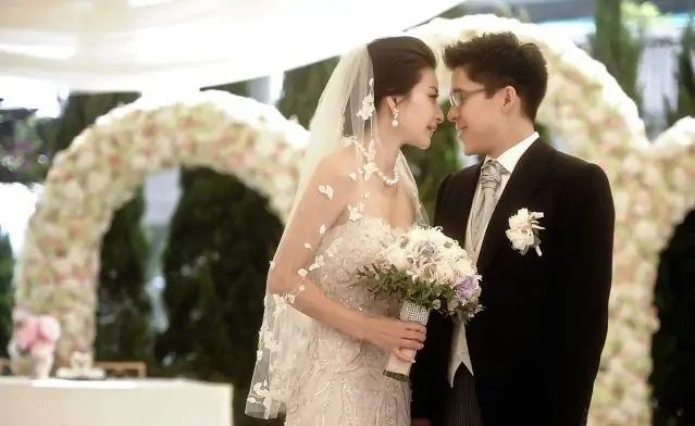 把婆媳关系处成姐妹，被老公宠成公主，郭晶晶才叫嫁给了爱情